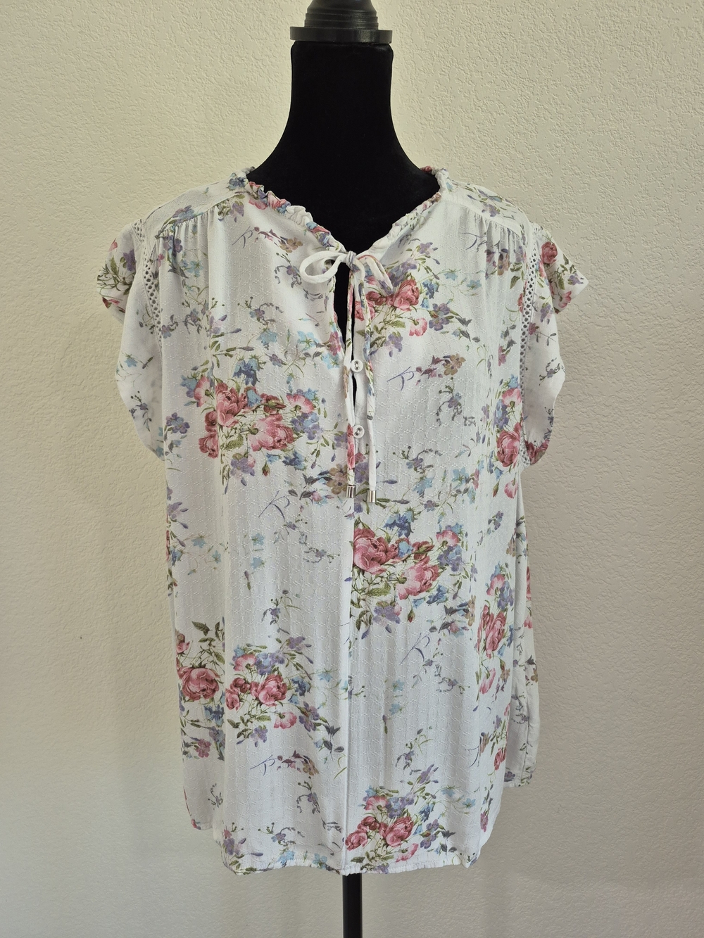 Buffalo David Bitton White Floral Tie-Neck Blouse with Pink Roses